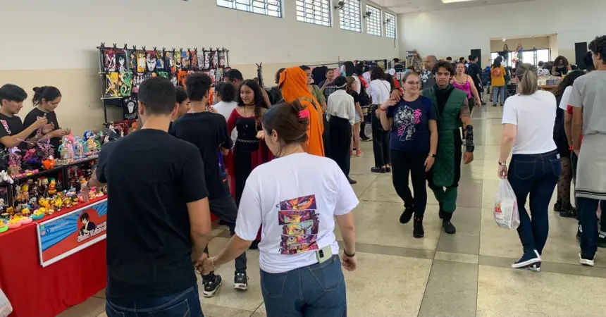 Evento reuniu fãs da cultura anime geek no ‘salão da Aparecida’