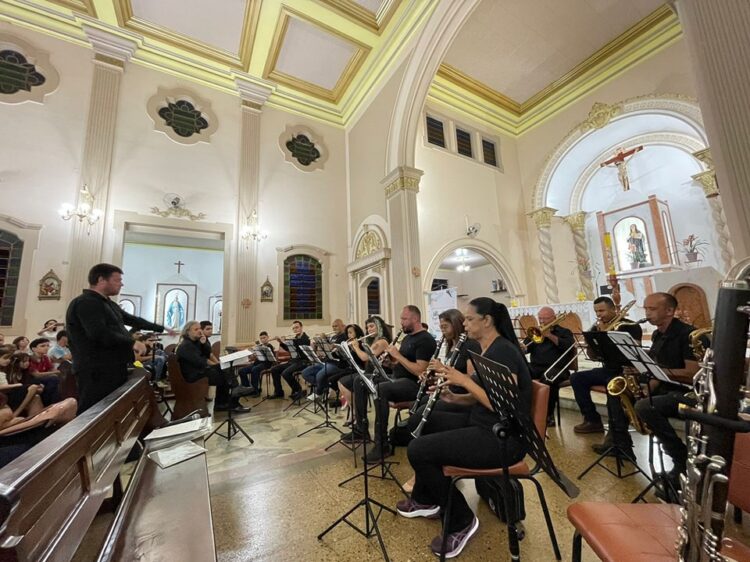 ‘Igreja Matriz’ recebeu concerto sinfônico e apresentações da escola de música