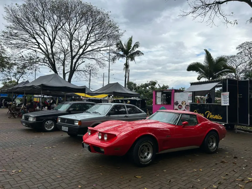 ‘Feirinha’ reúne cultura, gastronomia, artesanato e carros antigos na ‘Praça do Rodrigo’