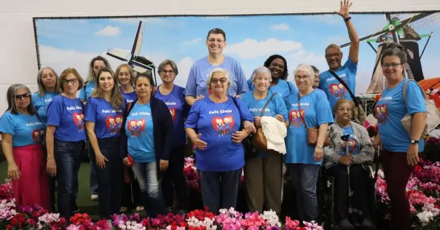 Clube da Terceira Idade participa de passeio à Expoflora