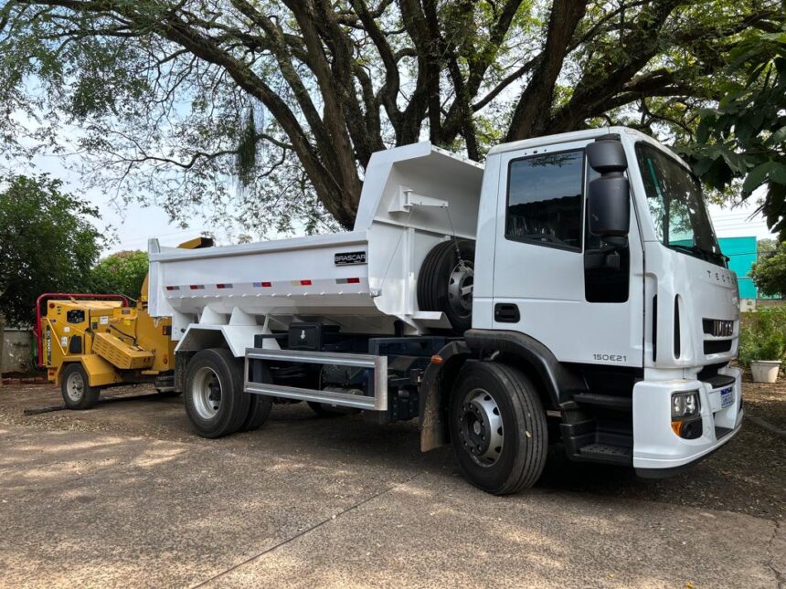 Novo caminhão ampliará os serviços de cata galho e resíduos verdes em Cosmópolis