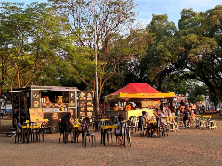 Feira Artes e Sabores anima o domingo com atrações culturais e gastronômicas