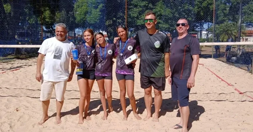 Praça do Rodrigo recebe o 5º Torneio de Vôlei de Areia com 30 trios participantes