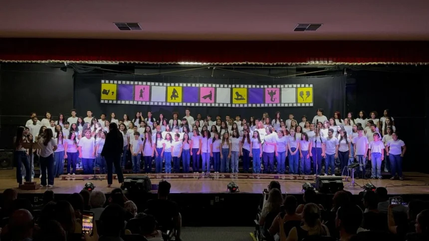 Concerto Coral Jovem encanta público no Teatro Paulo Freire