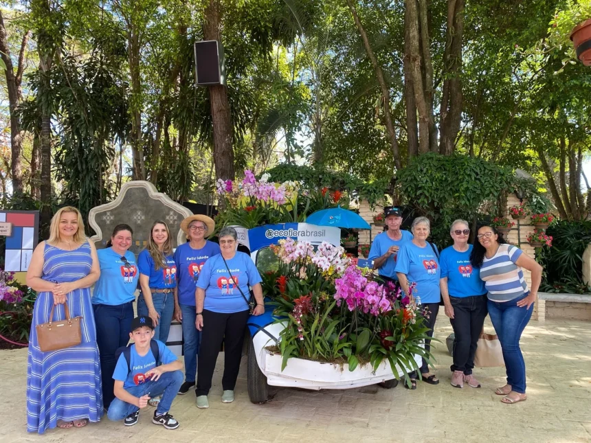Clube da Terceira Idade participa de passeio à Expoflora