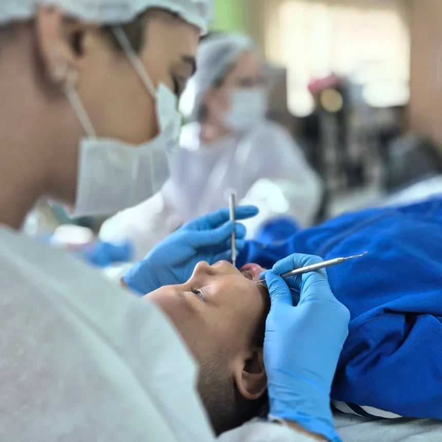 Secretaria de Saúde realiza ação de saúde bucal com alunos da EMEB Dona Jenny Rossi Rogge