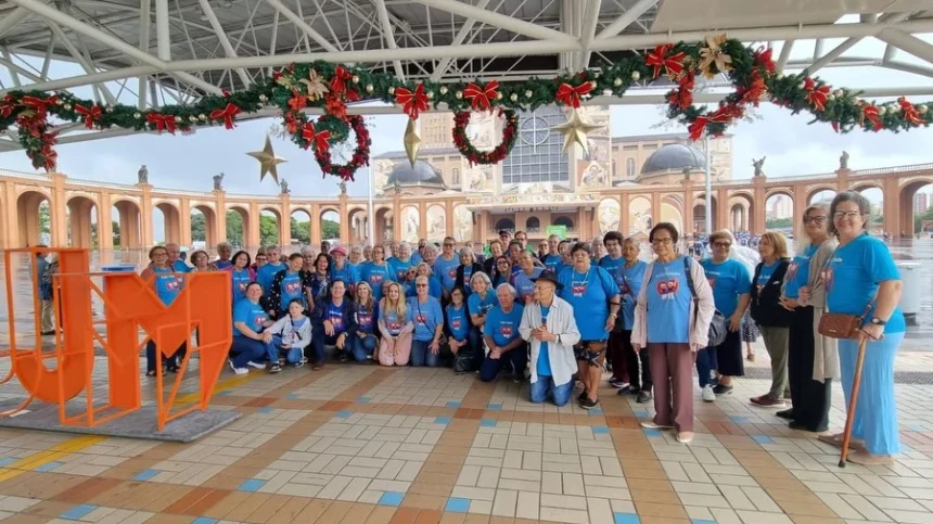 Clube da Terceira Idade realiza excursão a Aparecida