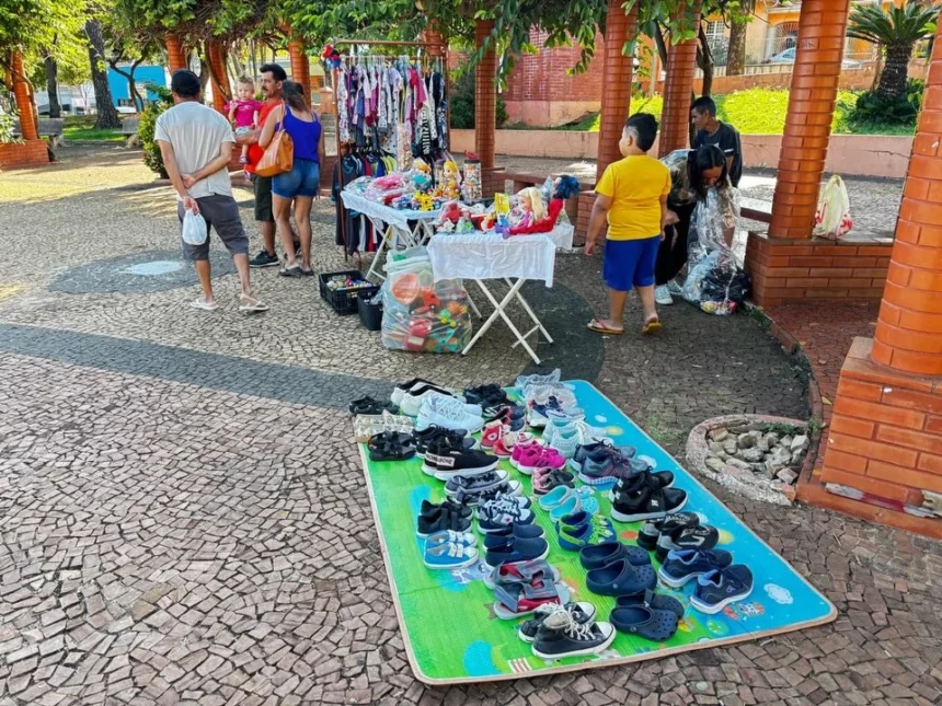 Primeira edição da feira do desapego