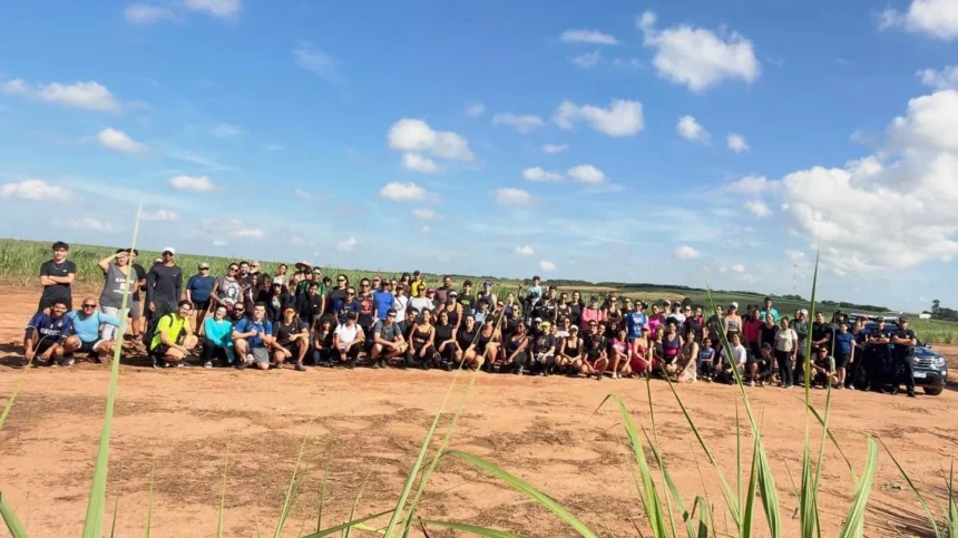 Acqua Trekking reúne 120 participantes em trilha pela Gruta do Carrapicho