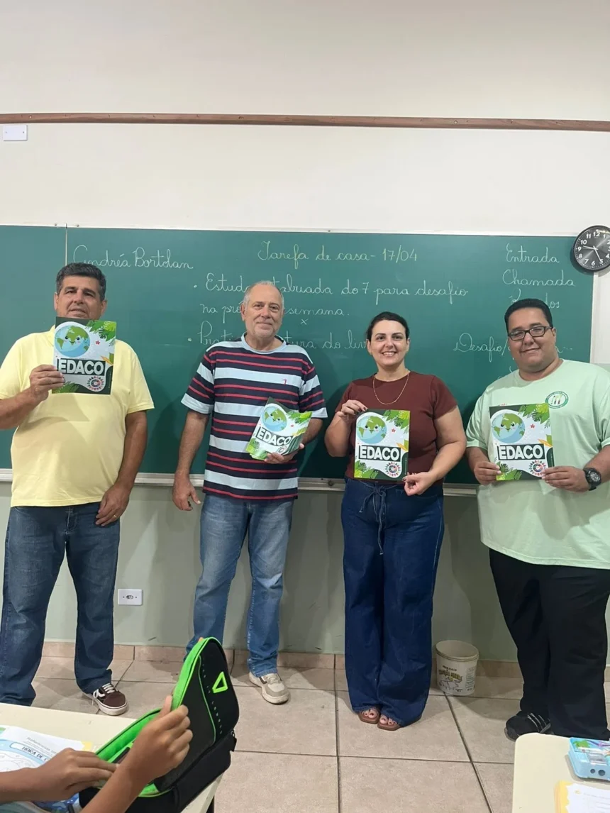 Mais de 700 revistas de educação ambiental são entregues a alunos da rede municipal
