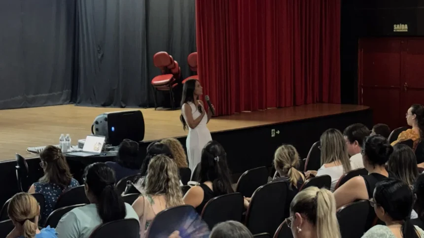 SECRETARIA DE EDUCAÇÃO PROMOVE PALESTRA SOBRE A IMPORTÂNCIA DOS VÍNCULOS AFETIVOS NA INFÂNCIA